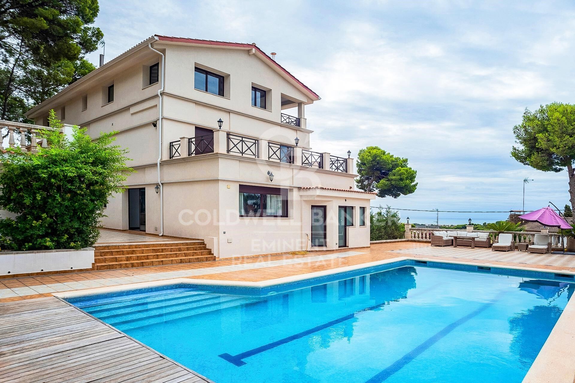 Chalet 9 Bedrooms Sale Castelldefels