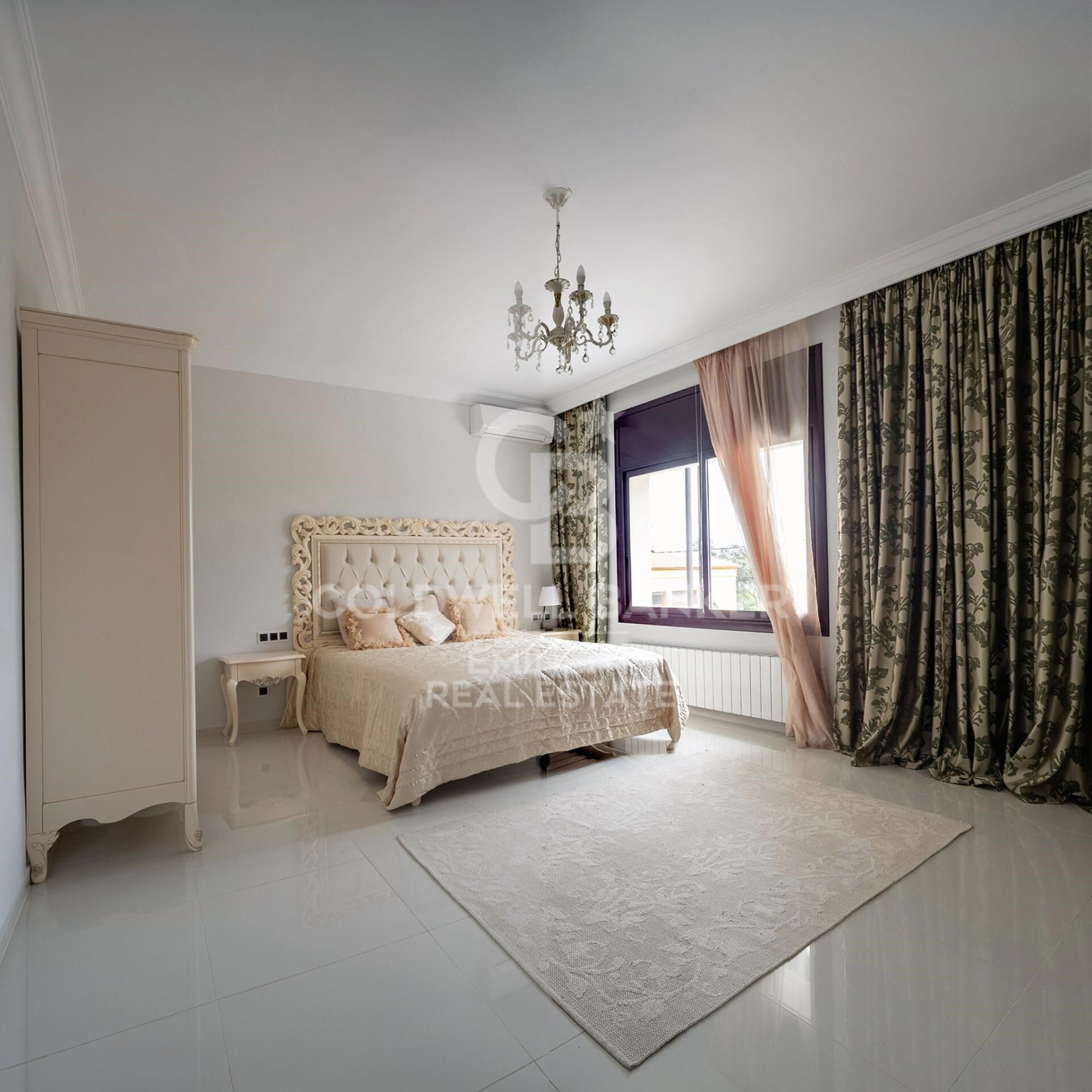 Chalet 9 Bedrooms Sale Castelldefels