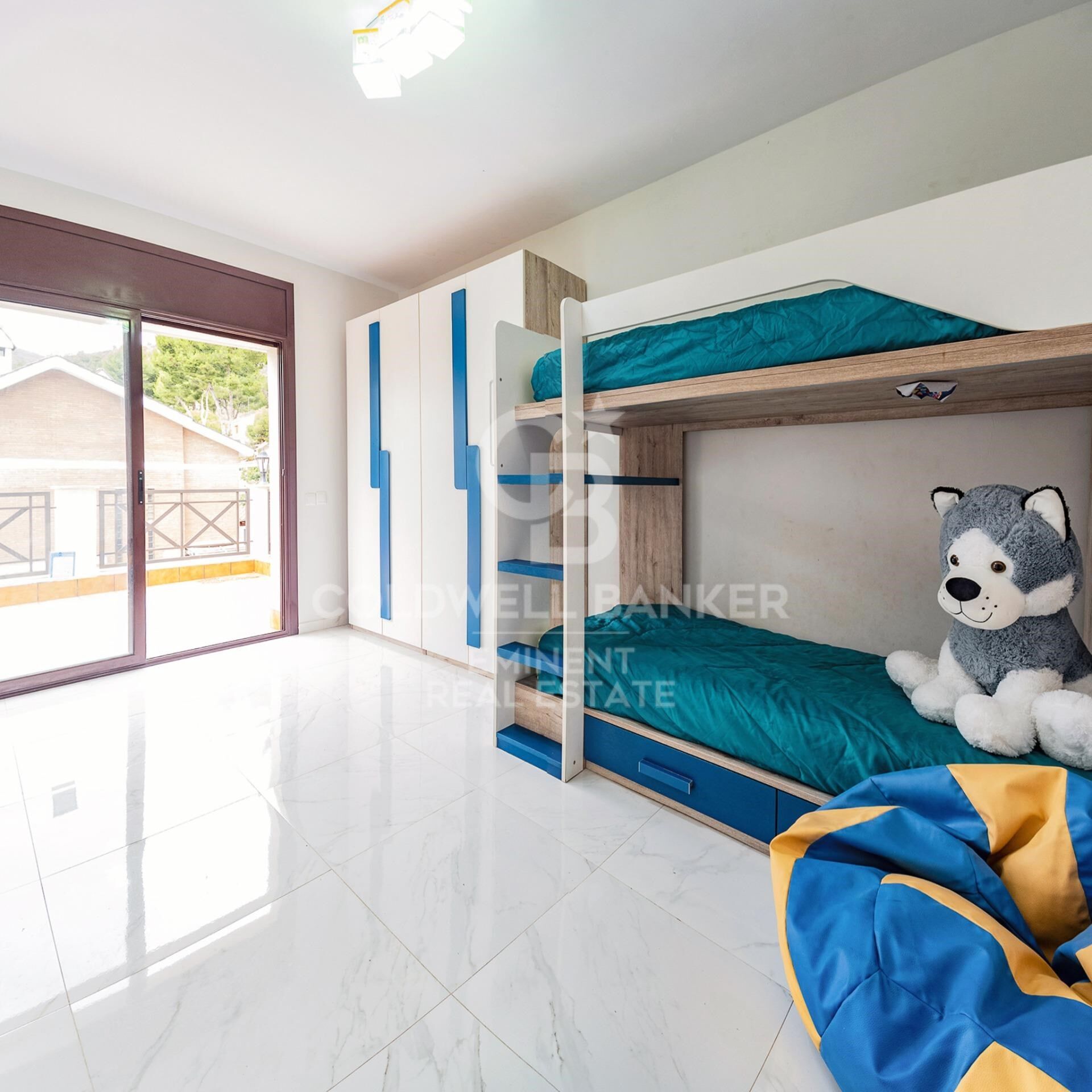 Chalet 9 Bedrooms Sale Castelldefels