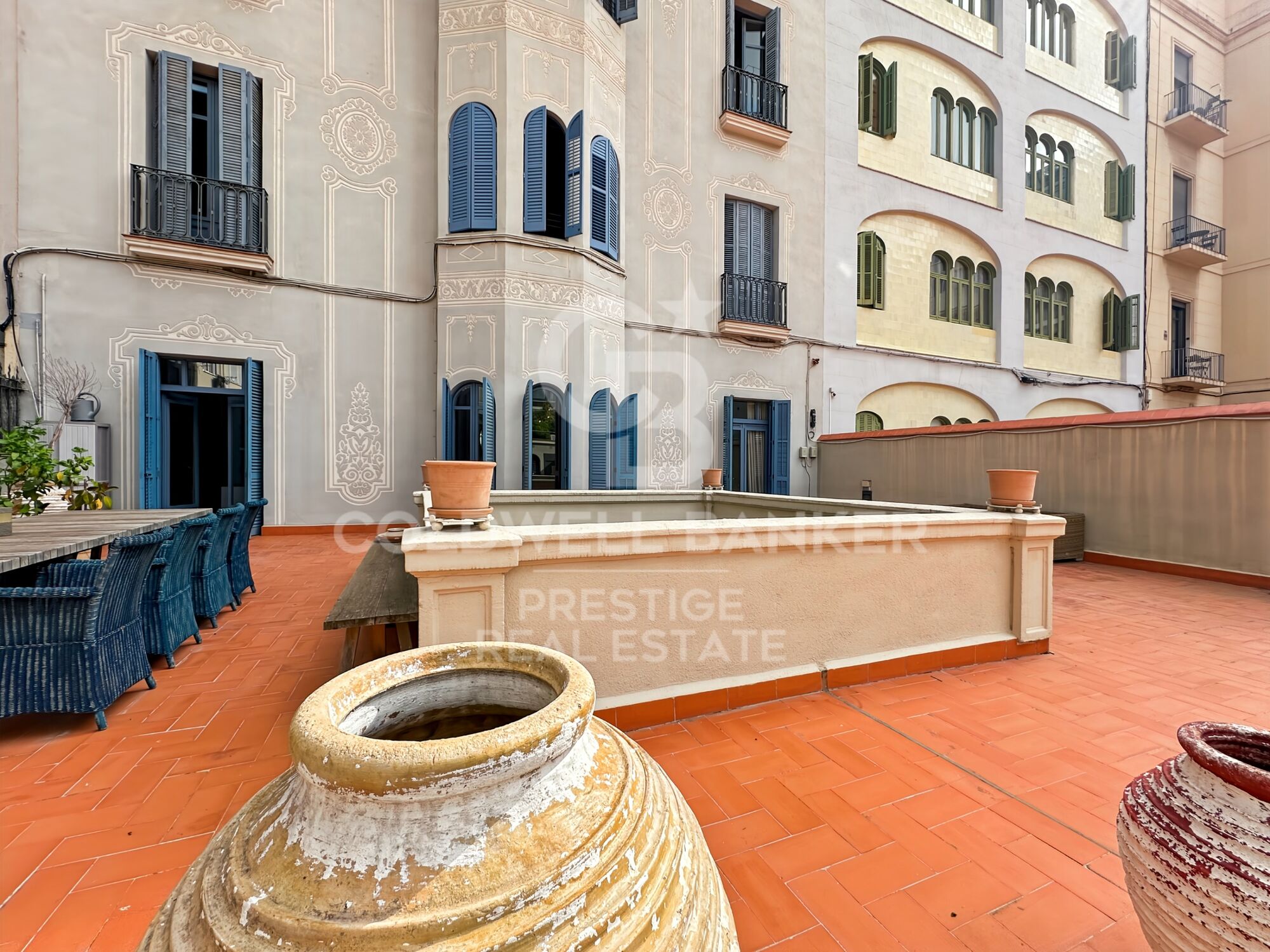 Exclusive flat with large terrace and workshop in the Eixample, Barcelona