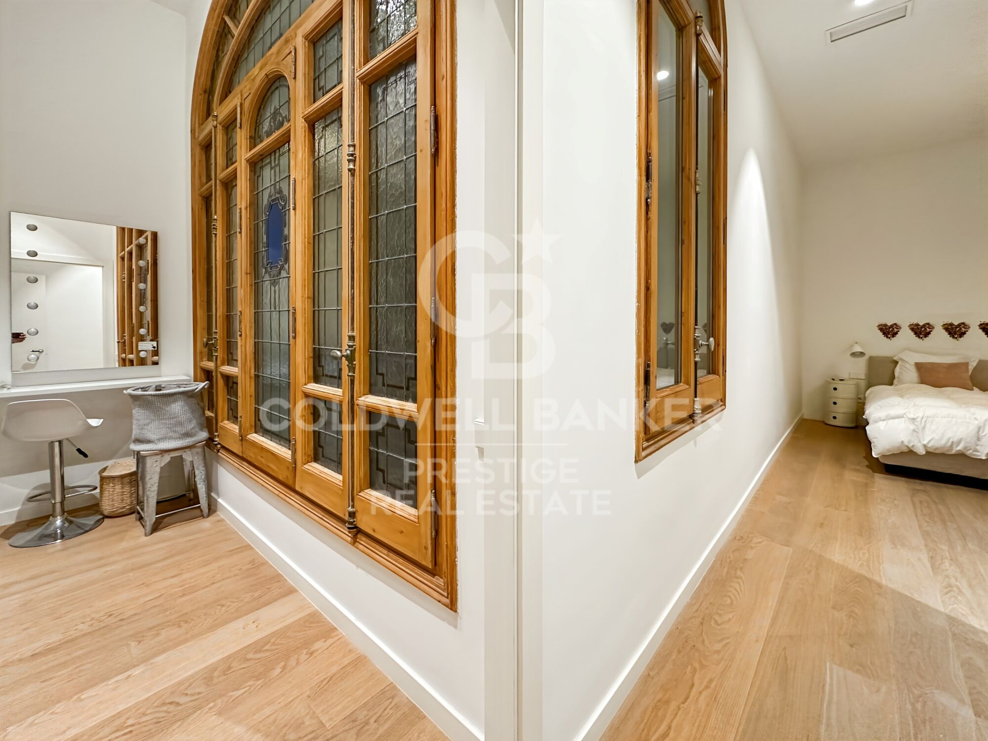 Exclusive flat with large terrace and workshop in the Eixample, Barcelona