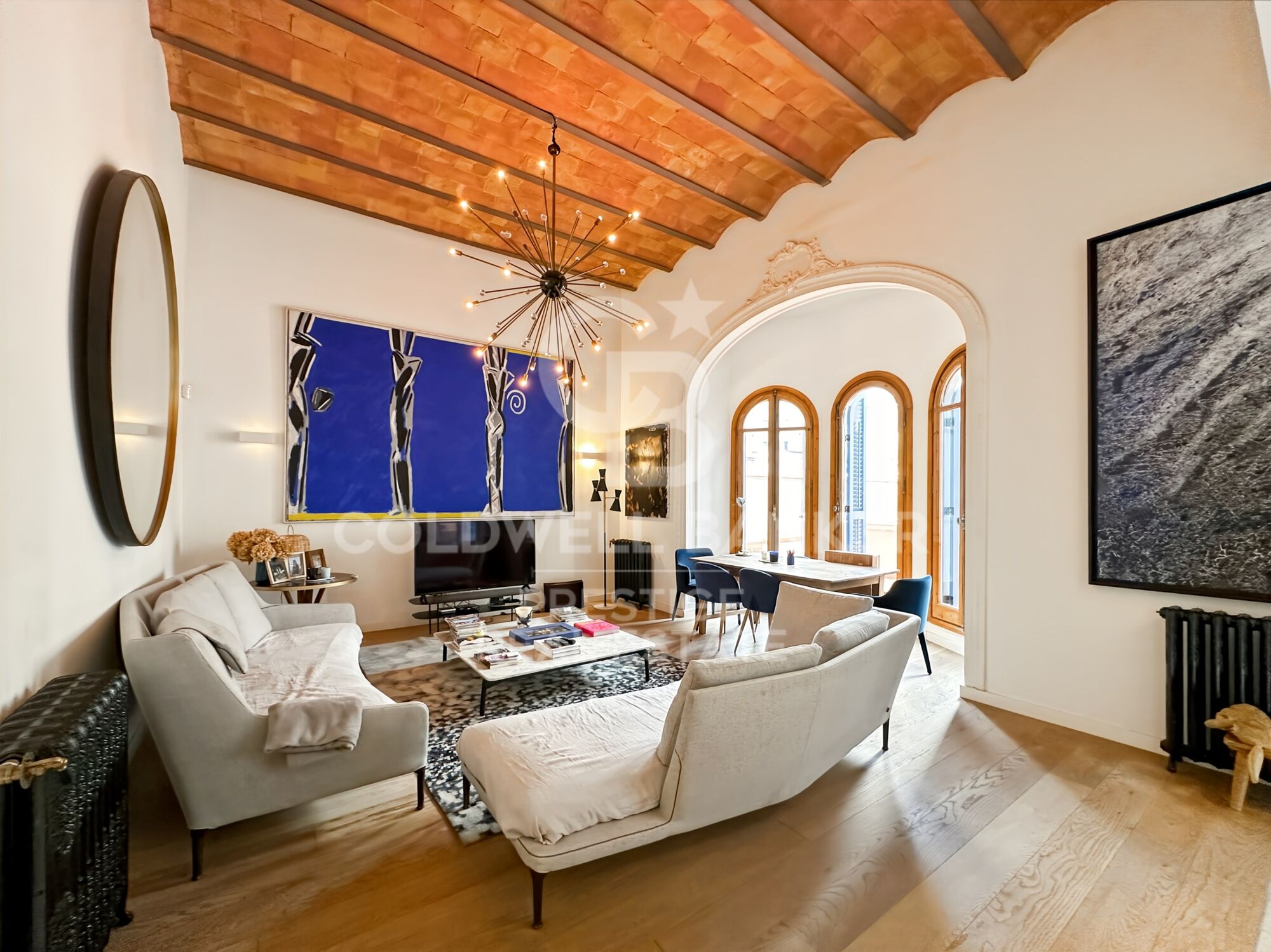Exclusive flat with large terrace and workshop in the Eixample, Barcelona