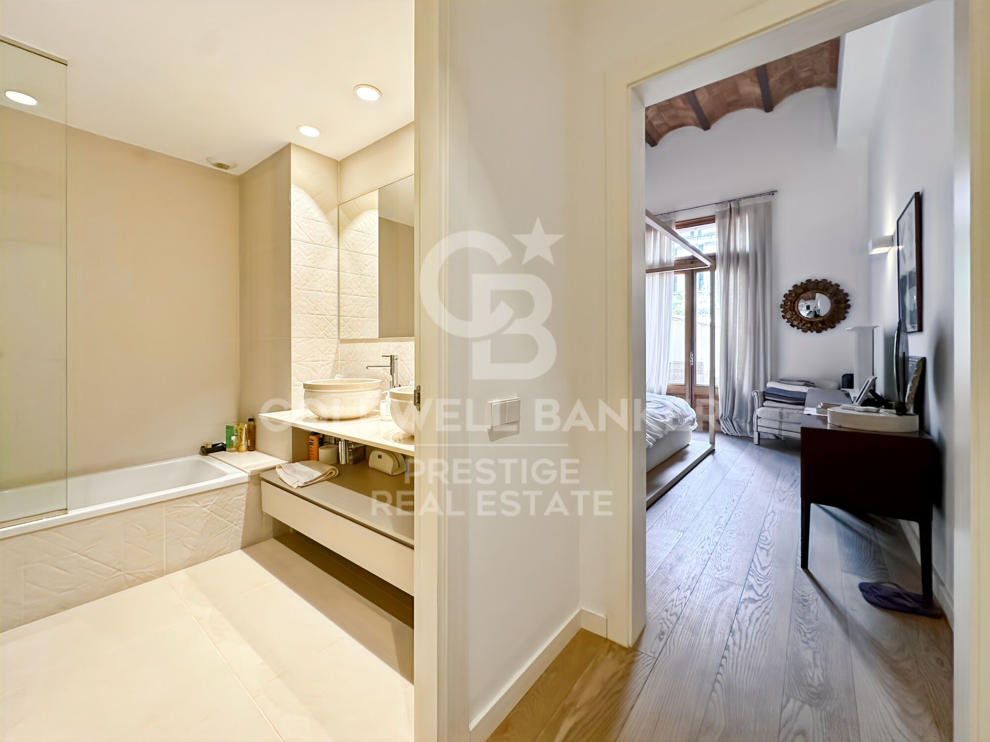 Exclusive flat with large terrace and workshop in the Eixample, Barcelona