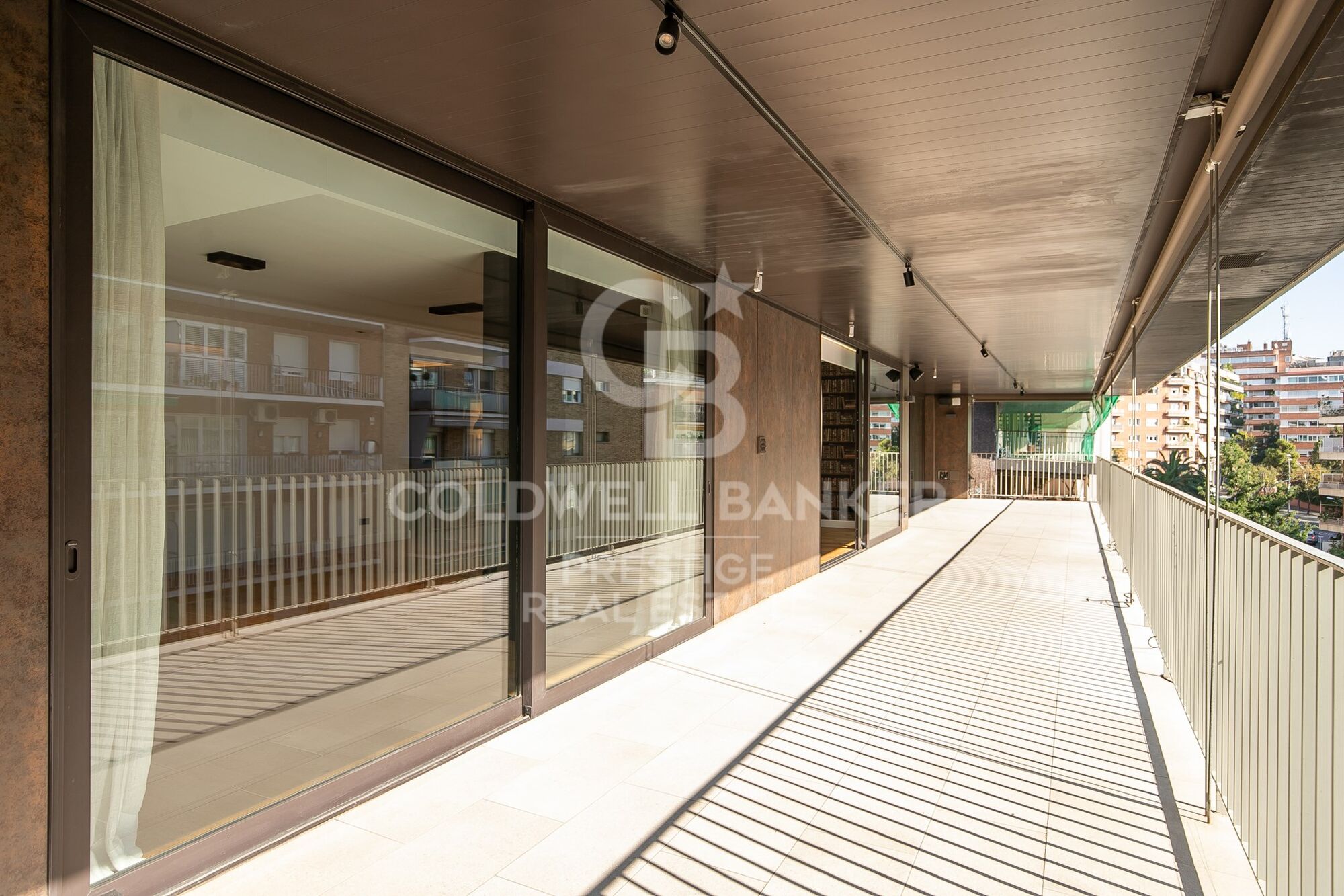 Impressive luxury apartment in the Turó Park area.