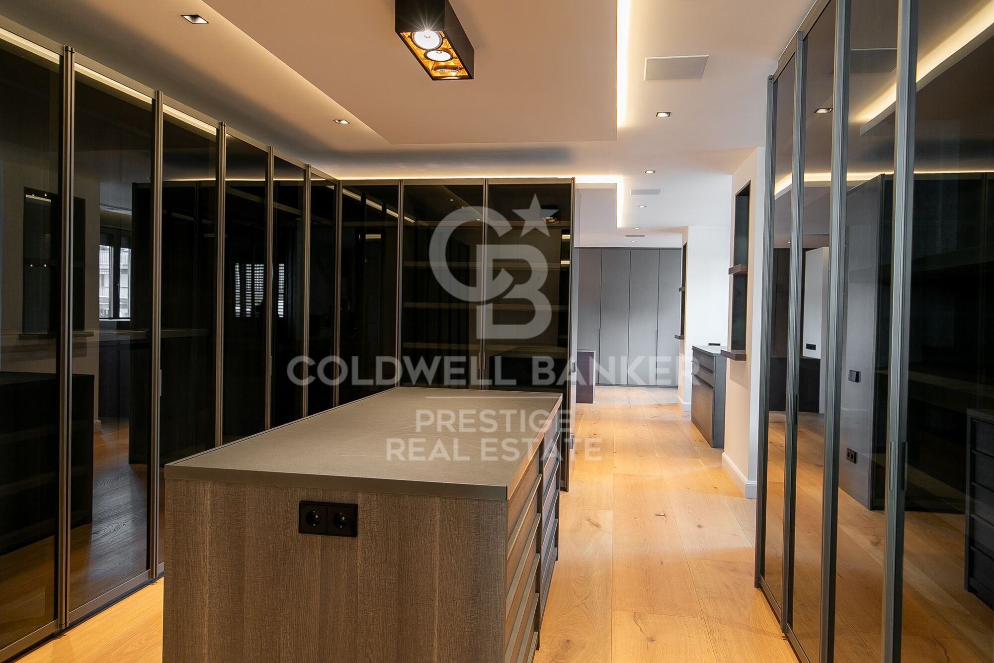 Impressive luxury apartment in the Turó Park area.