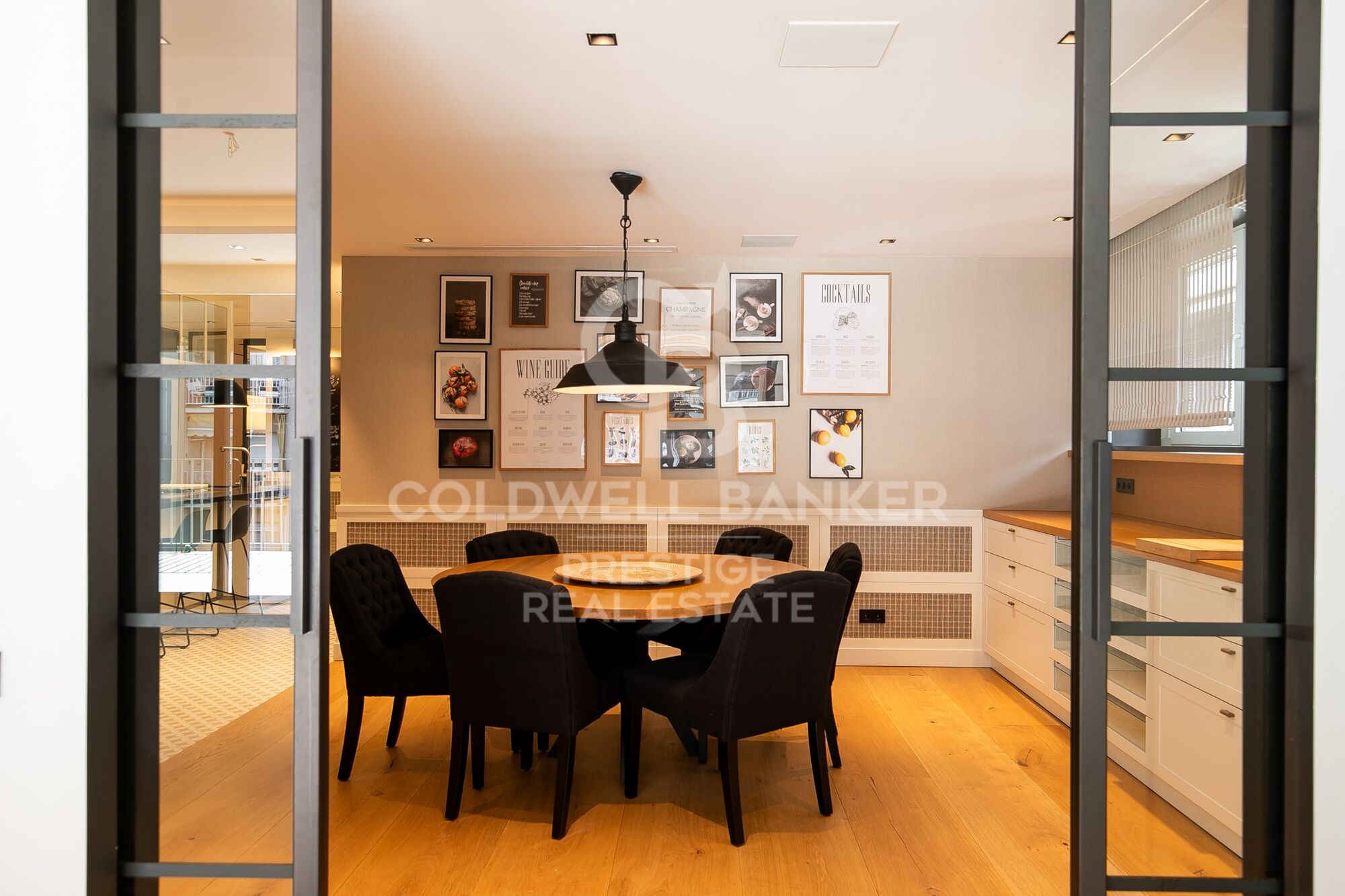 Impressive luxury apartment in the Turó Park area.