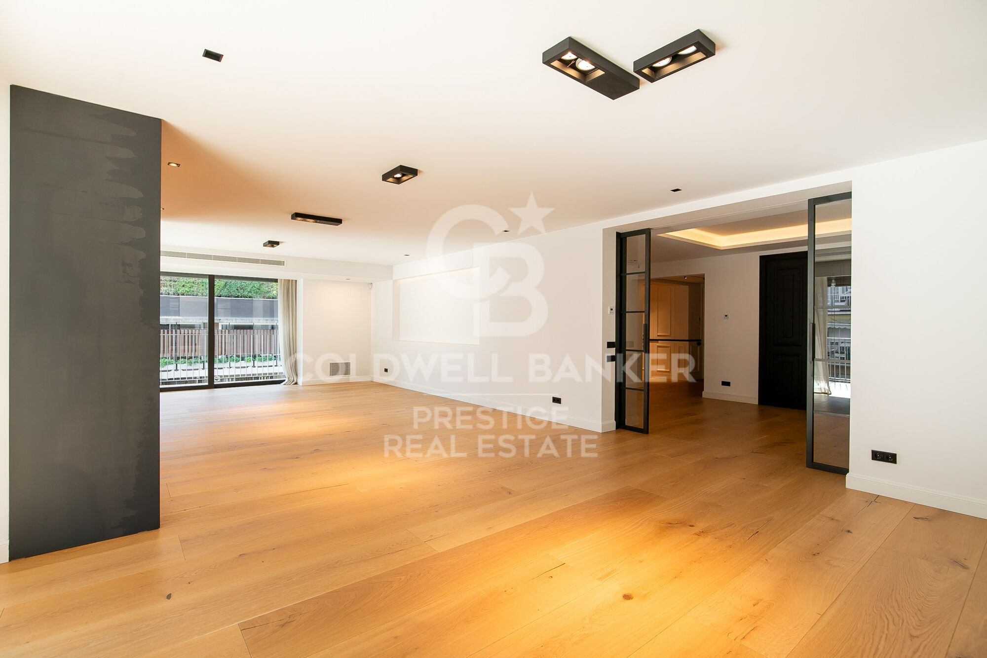 Impressive luxury apartment in the Turó Park area.