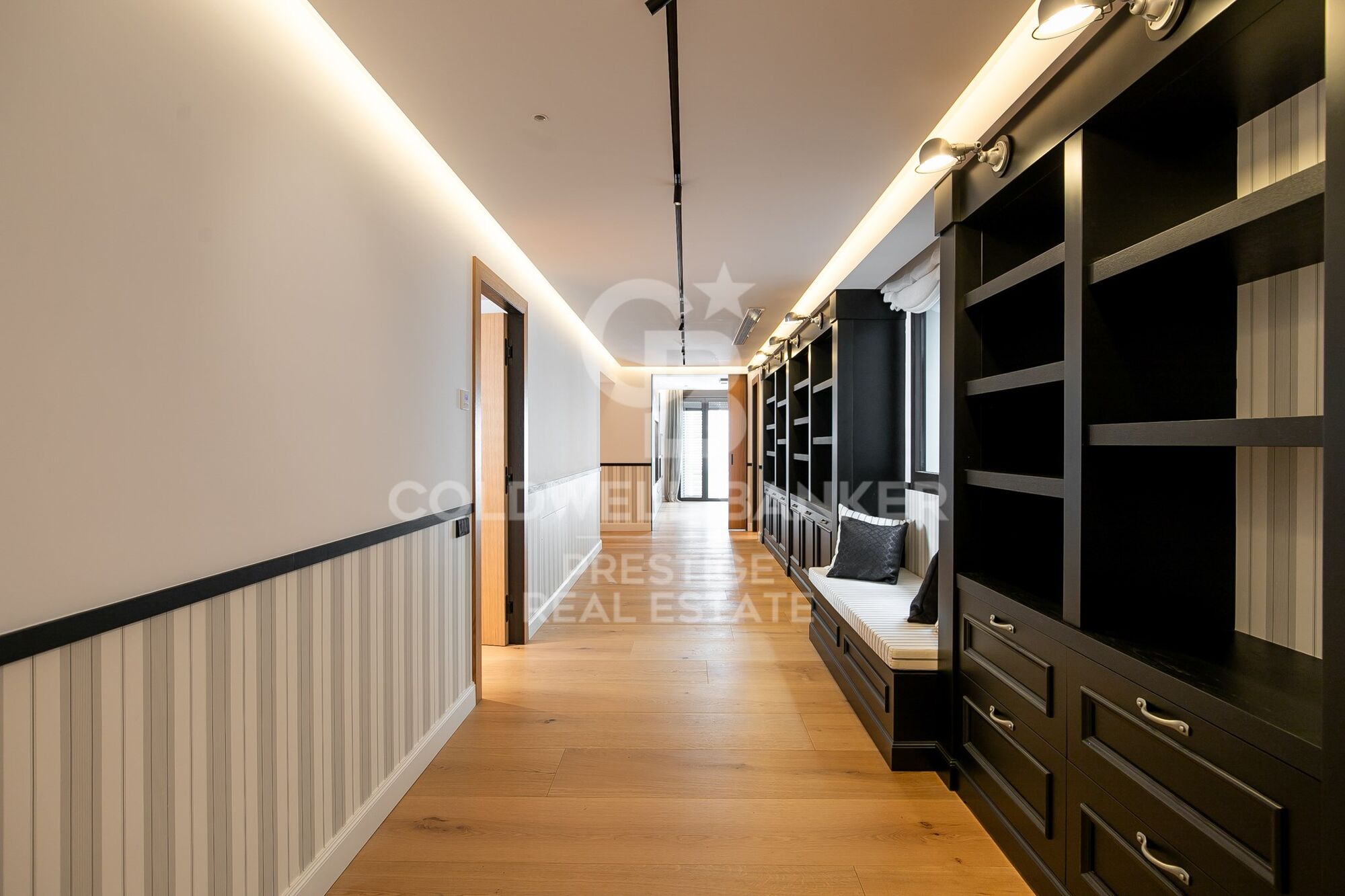 Impressive luxury apartment in the Turó Park area.