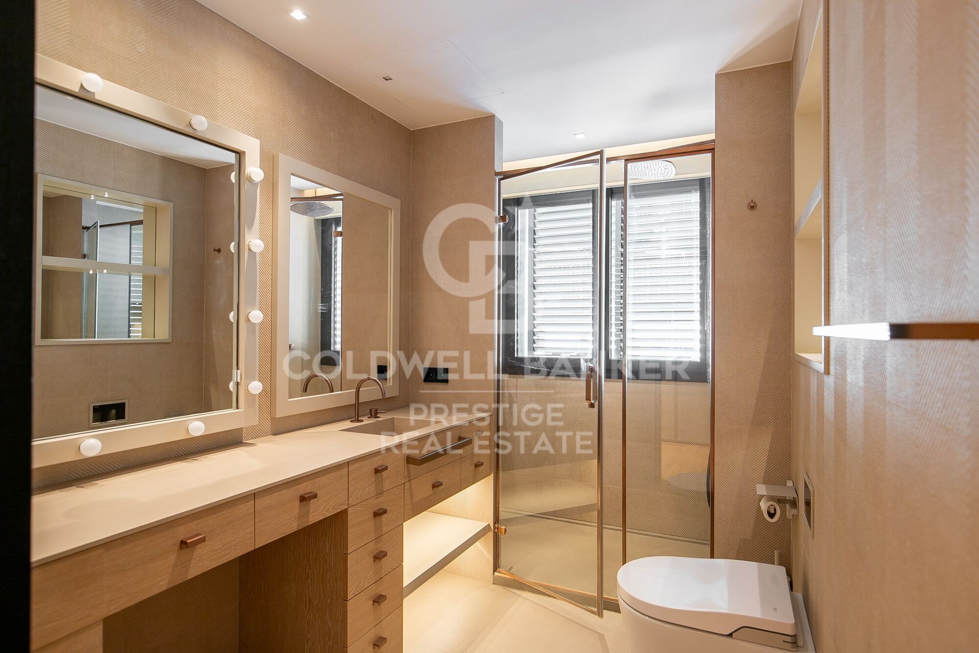 Impressive luxury apartment in the Turó Park area.