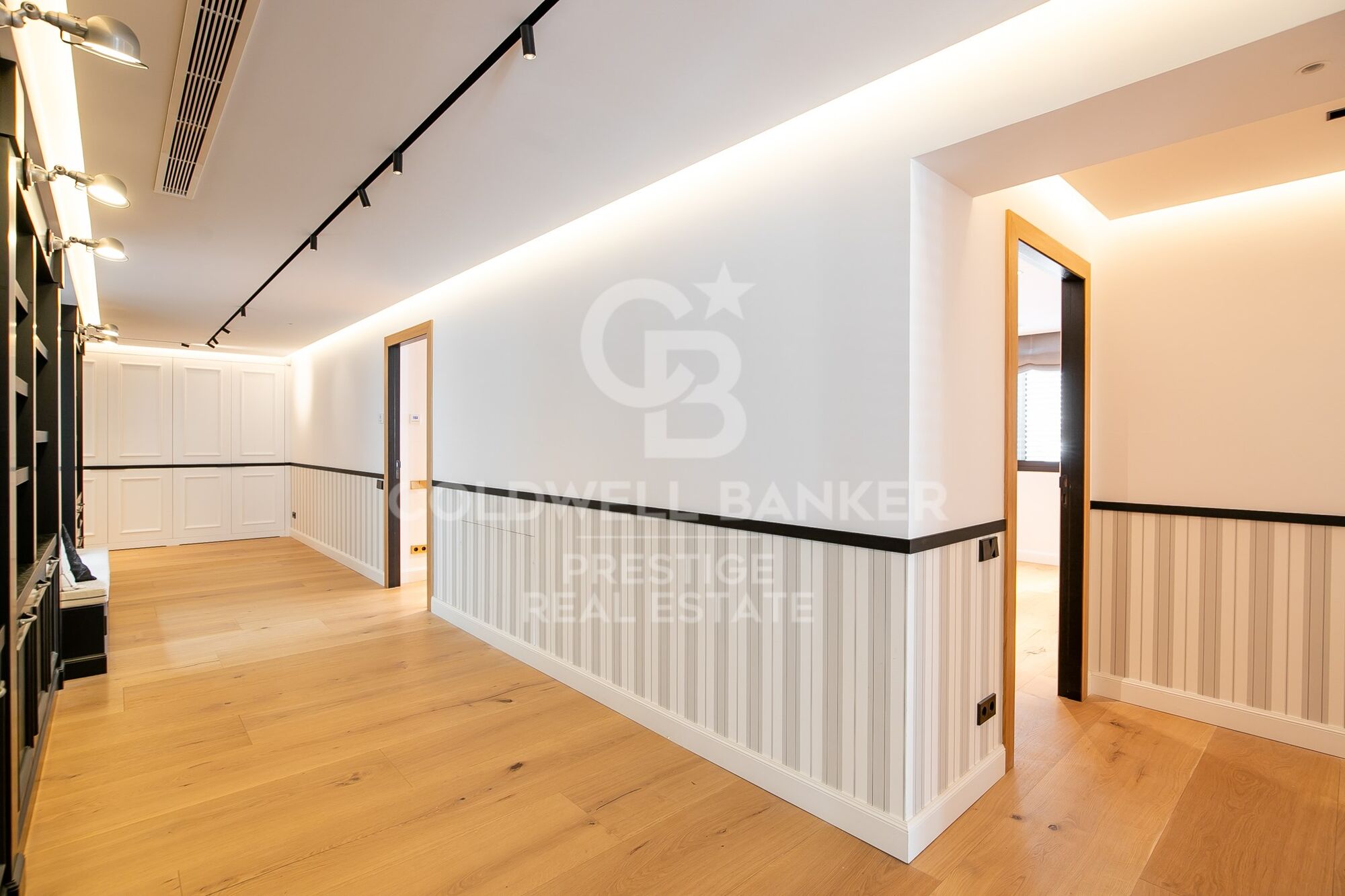 Impressive luxury apartment in the Turó Park area.