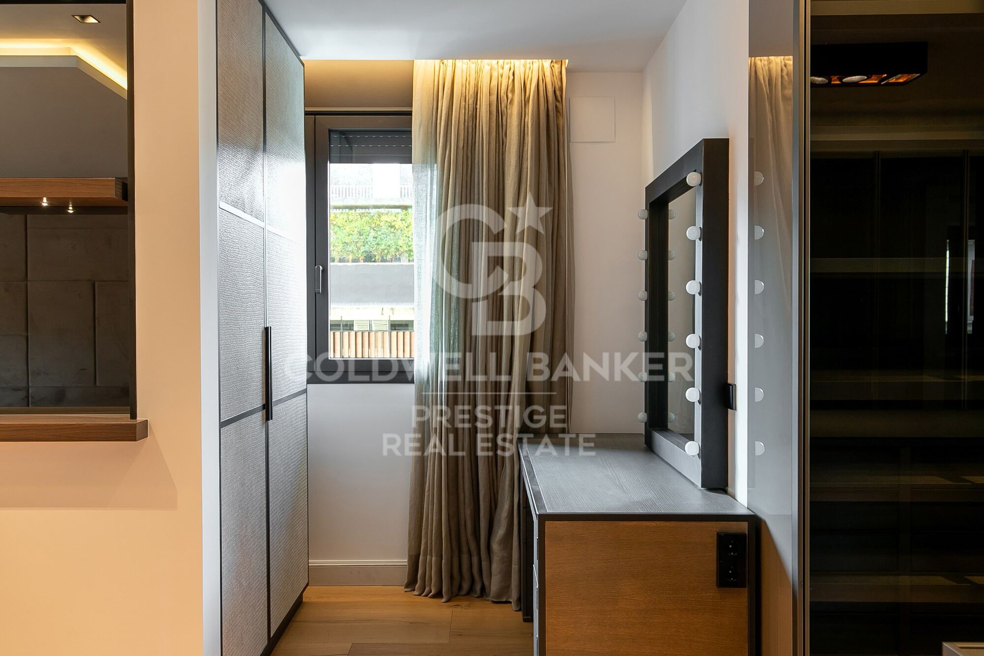 Impressive luxury apartment in the Turó Park area.