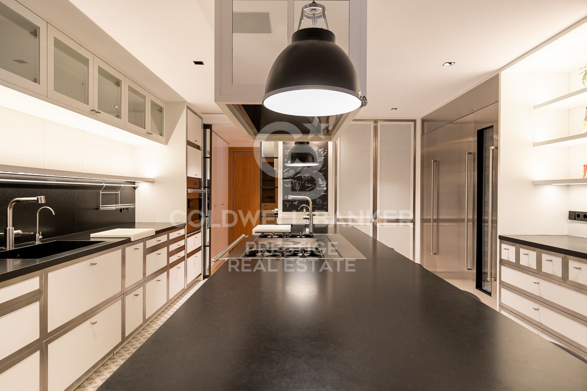 Impressive luxury apartment in the Turó Park area.