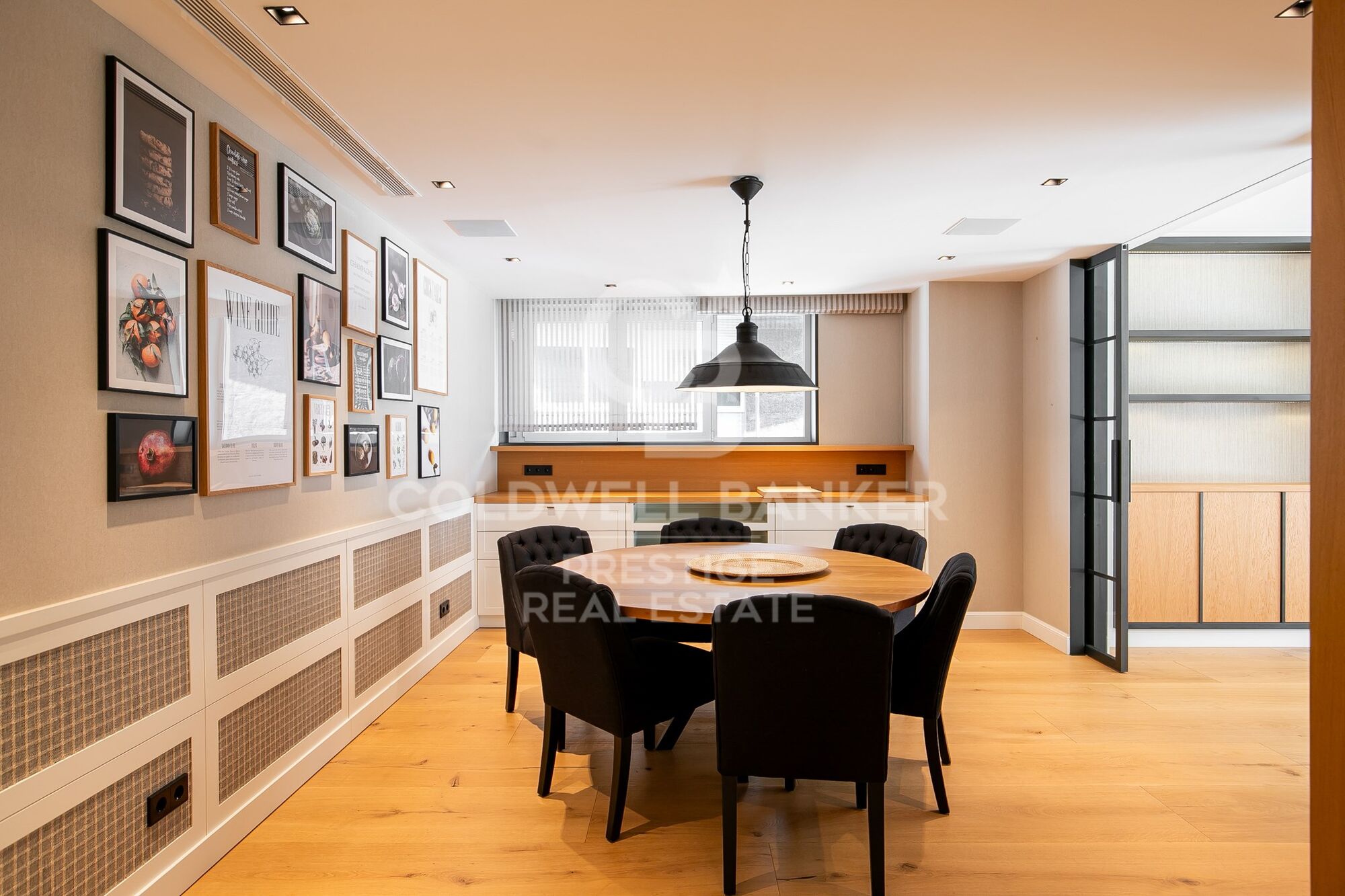 Impressive luxury apartment in the Turó Park area.