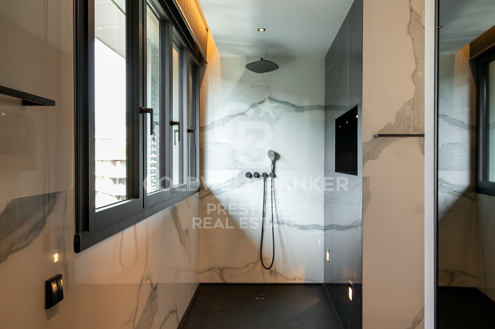 Impressive luxury apartment in the Turó Park area.