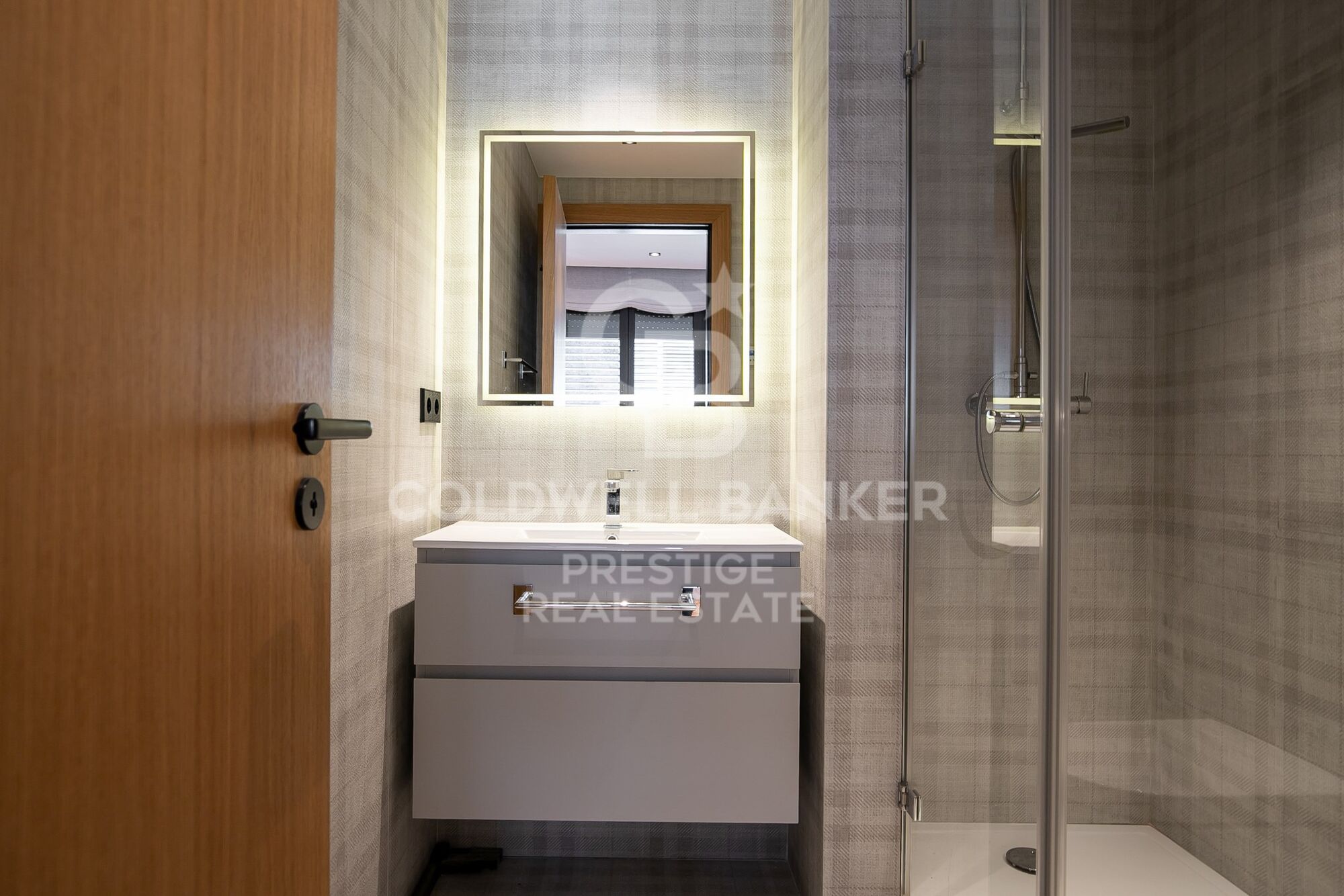 Impressive luxury apartment in the Turó Park area.