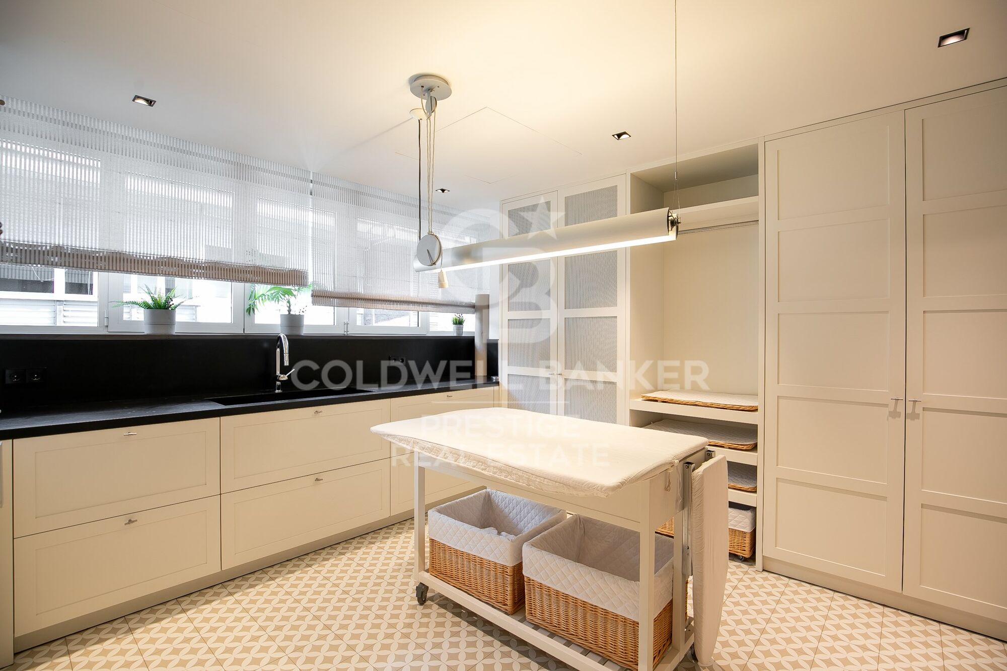 Impressive luxury apartment in the Turó Park area.