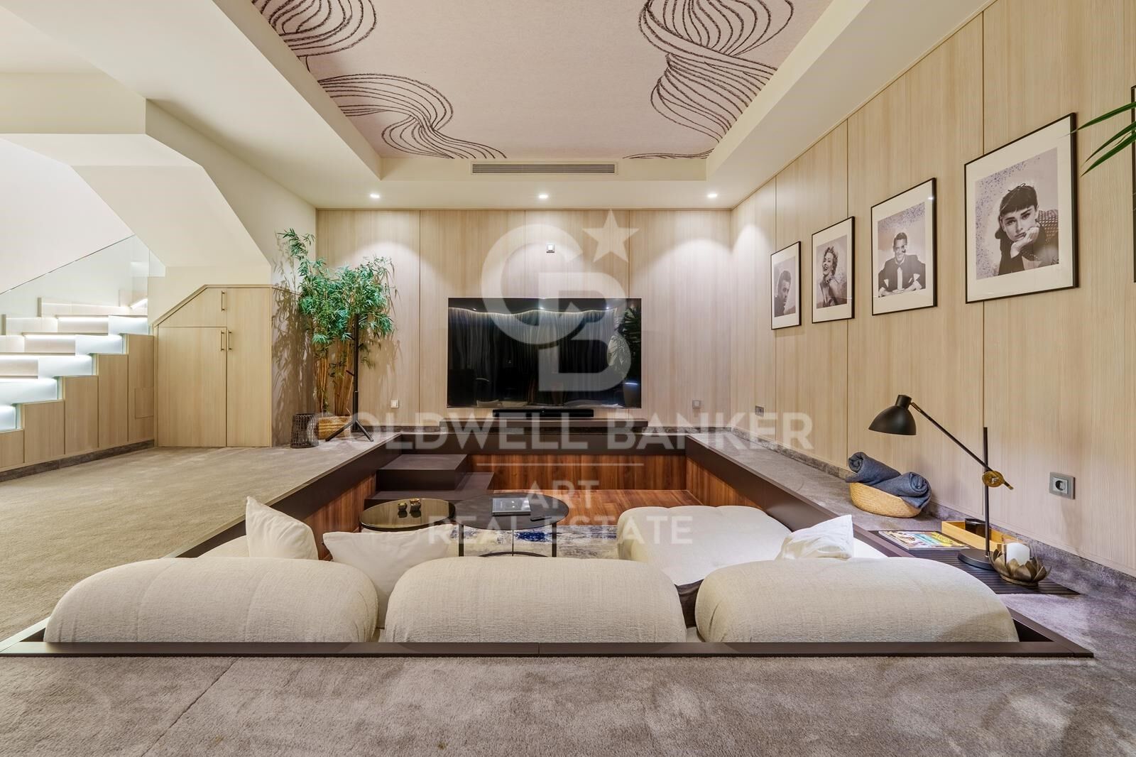 Elegant ground-floor duplex with panoramic sea views, Marbella