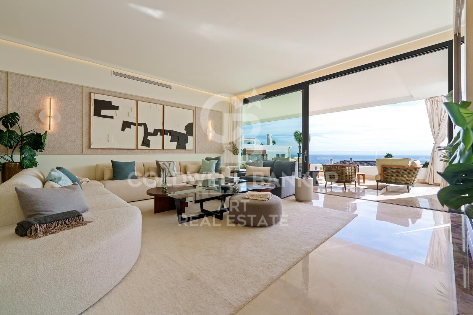 Elegant ground-floor duplex with panoramic sea views, Marbella
