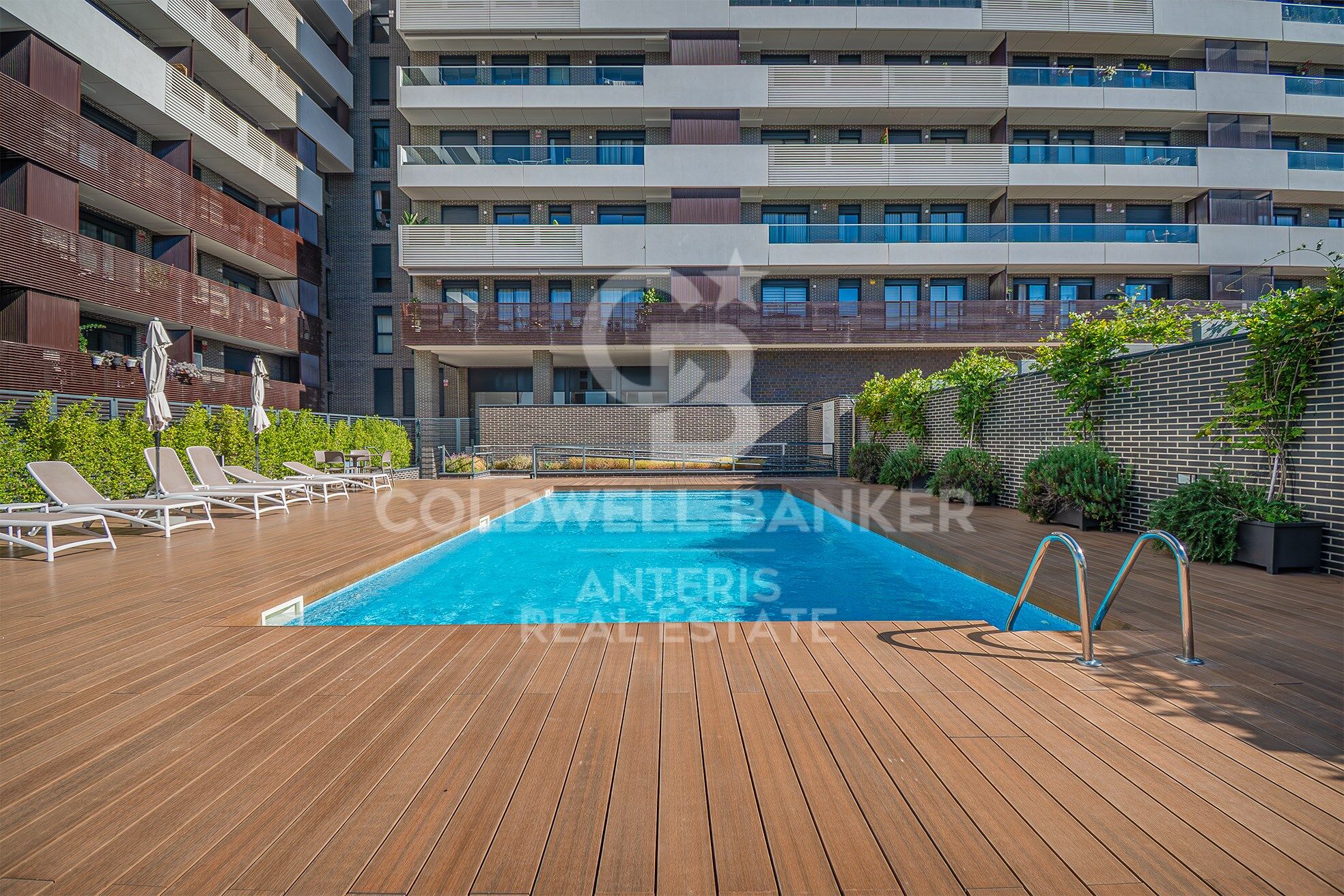 New development penthouse with parking, storage room, and communal swimming pool