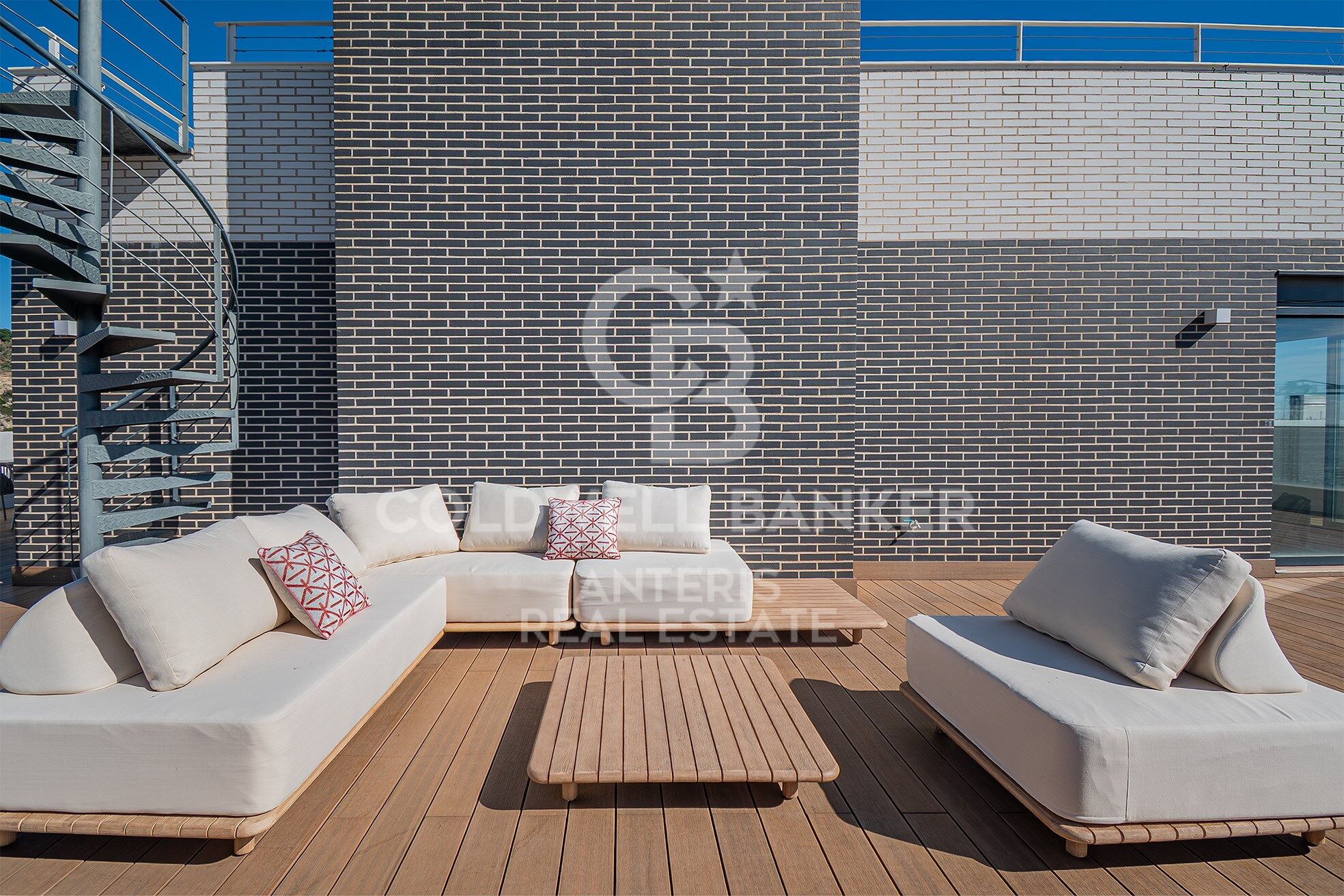 New development penthouse with parking, storage room, and communal swimming pool