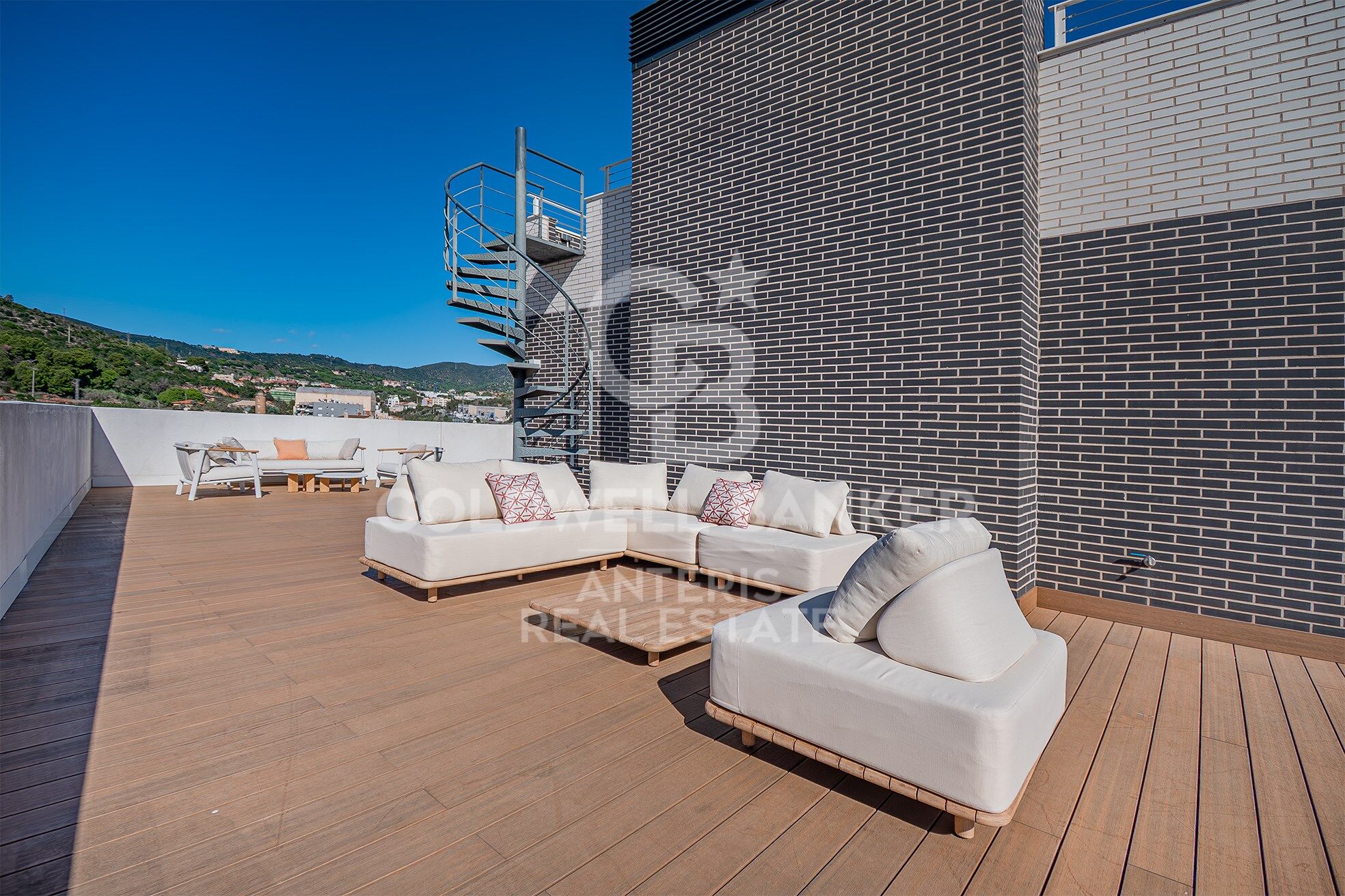 New development penthouse with parking, storage room, and communal swimming pool