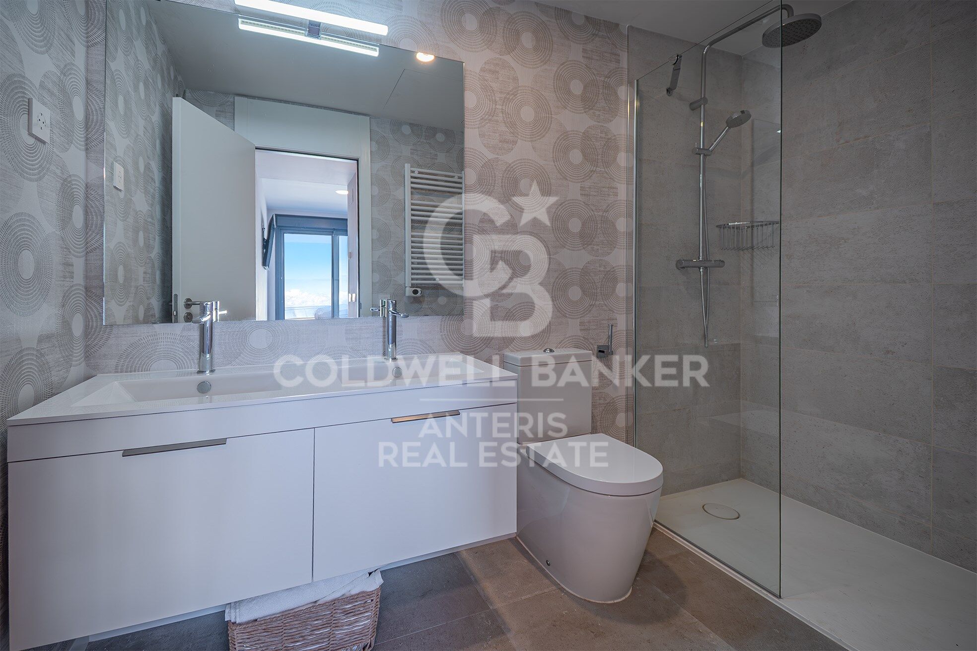 New development penthouse with parking, storage room, and communal swimming pool