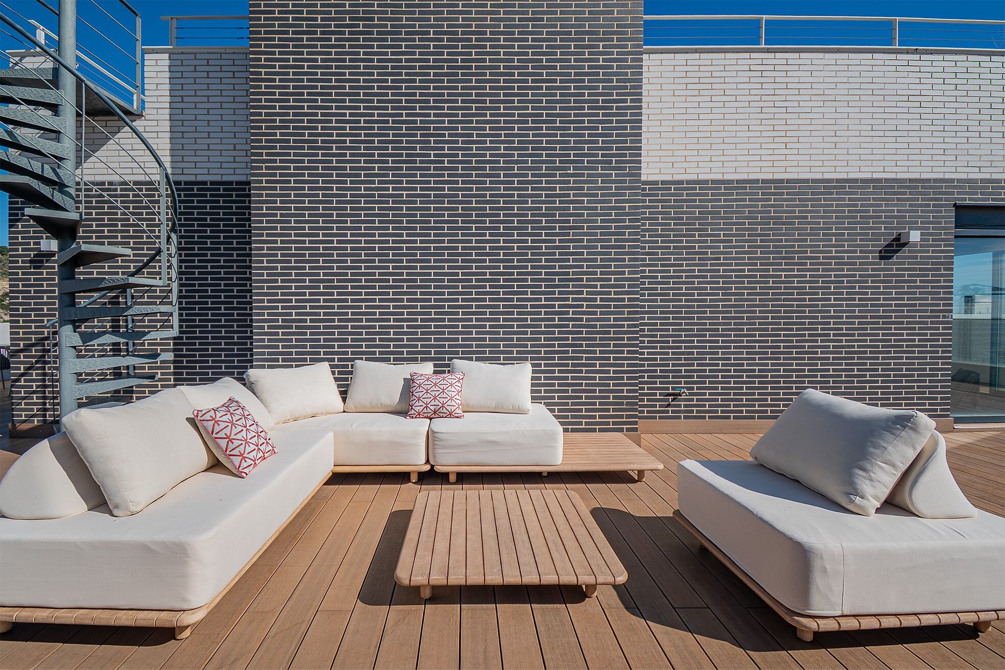 New development penthouse with parking, storage room, and communal swimming pool