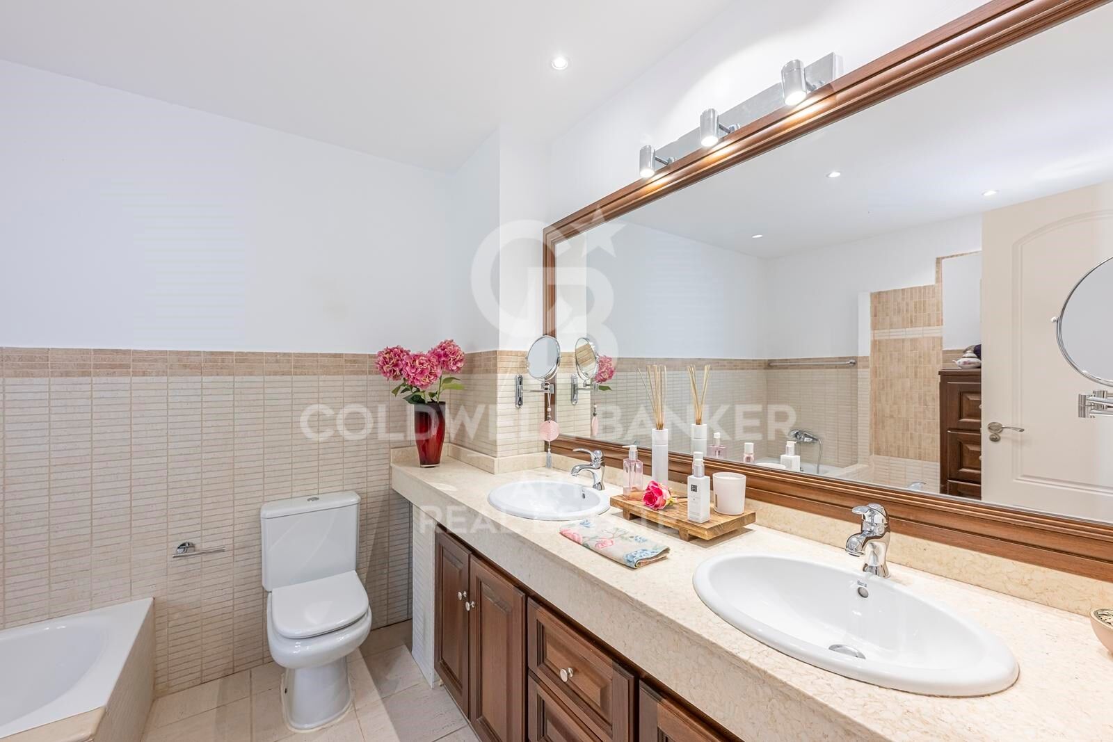 Andalusian elegance with panoramic views in Monte Mayor, Benahavís
