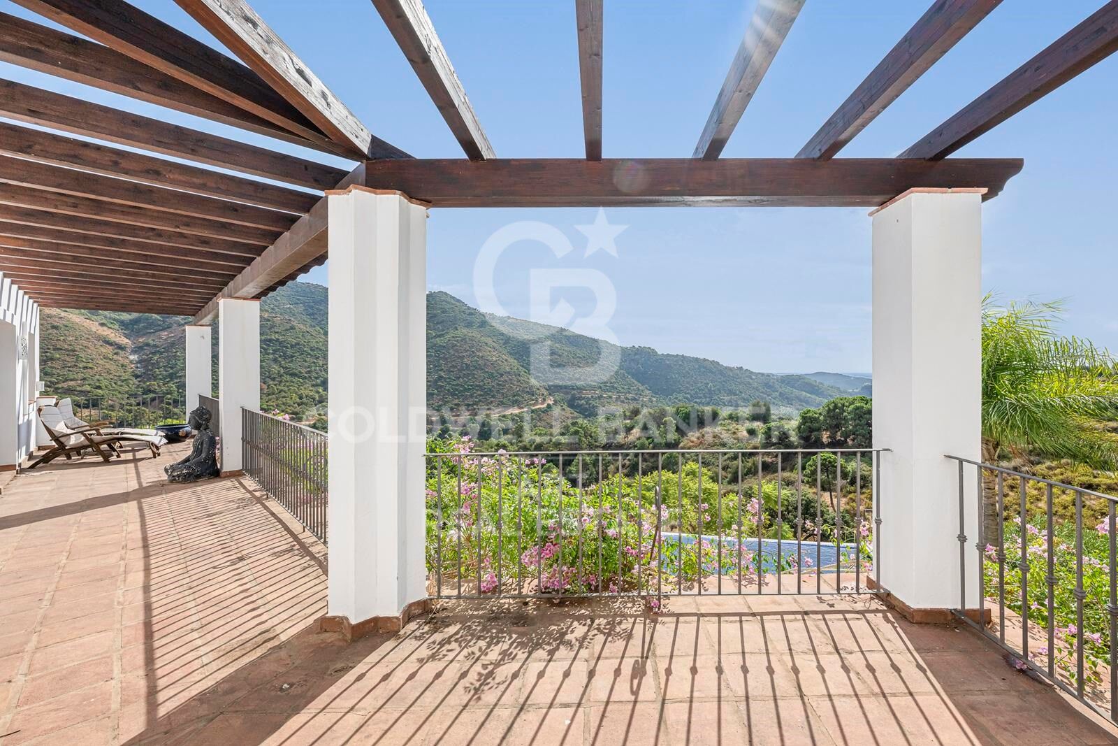 Andalusian elegance with panoramic views in Monte Mayor, Benahavís