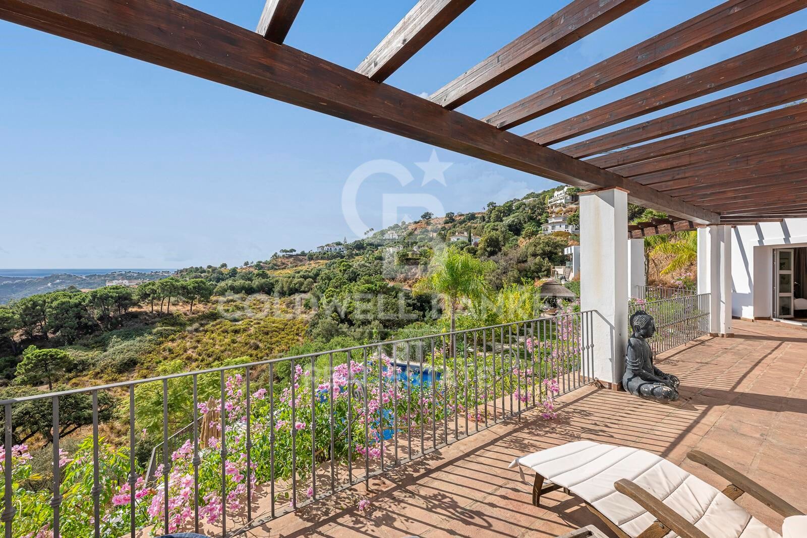 Andalusian elegance with panoramic views in Monte Mayor, Benahavís