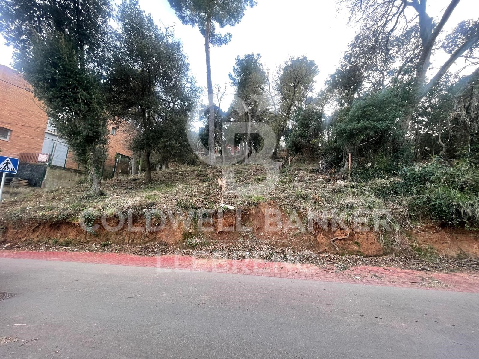Magnifique terrain à vendre à Mas Guimbau entouré du parc naturel de Collserola