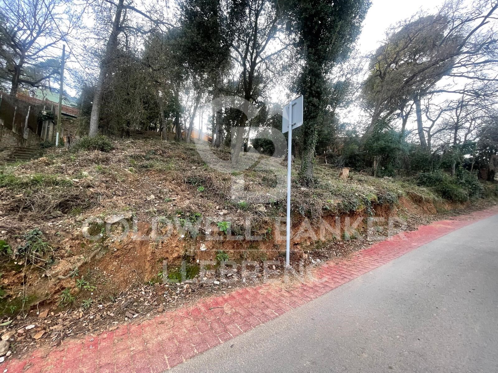 Magnifique terrain à vendre à Mas Guimbau entouré du parc naturel de Collserola