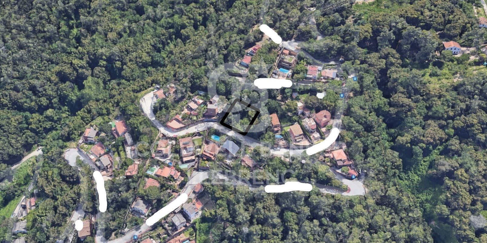 Wonderful land for sale in Mas Guimbau surrounded by the Collserola natural park