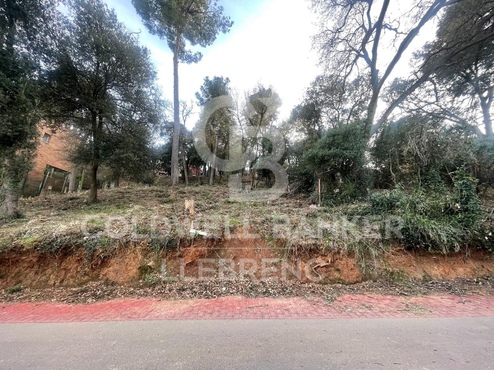 Wonderful land for sale in Mas Guimbau surrounded by the Collserola natural park