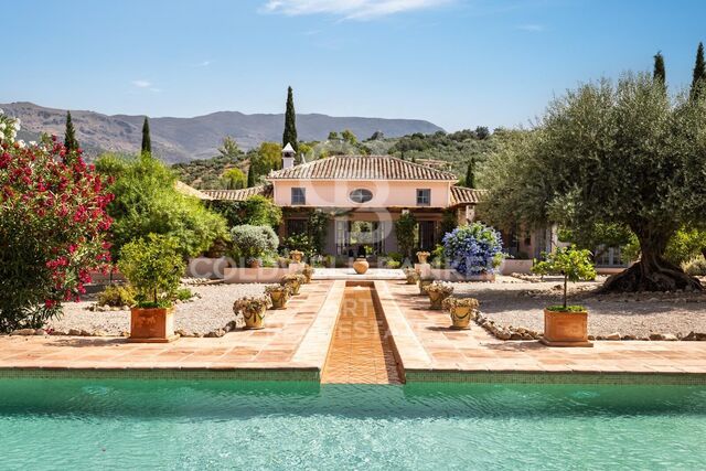 Elegant Andalusian property with timeless charm in Nueva Andalucía, Marbella