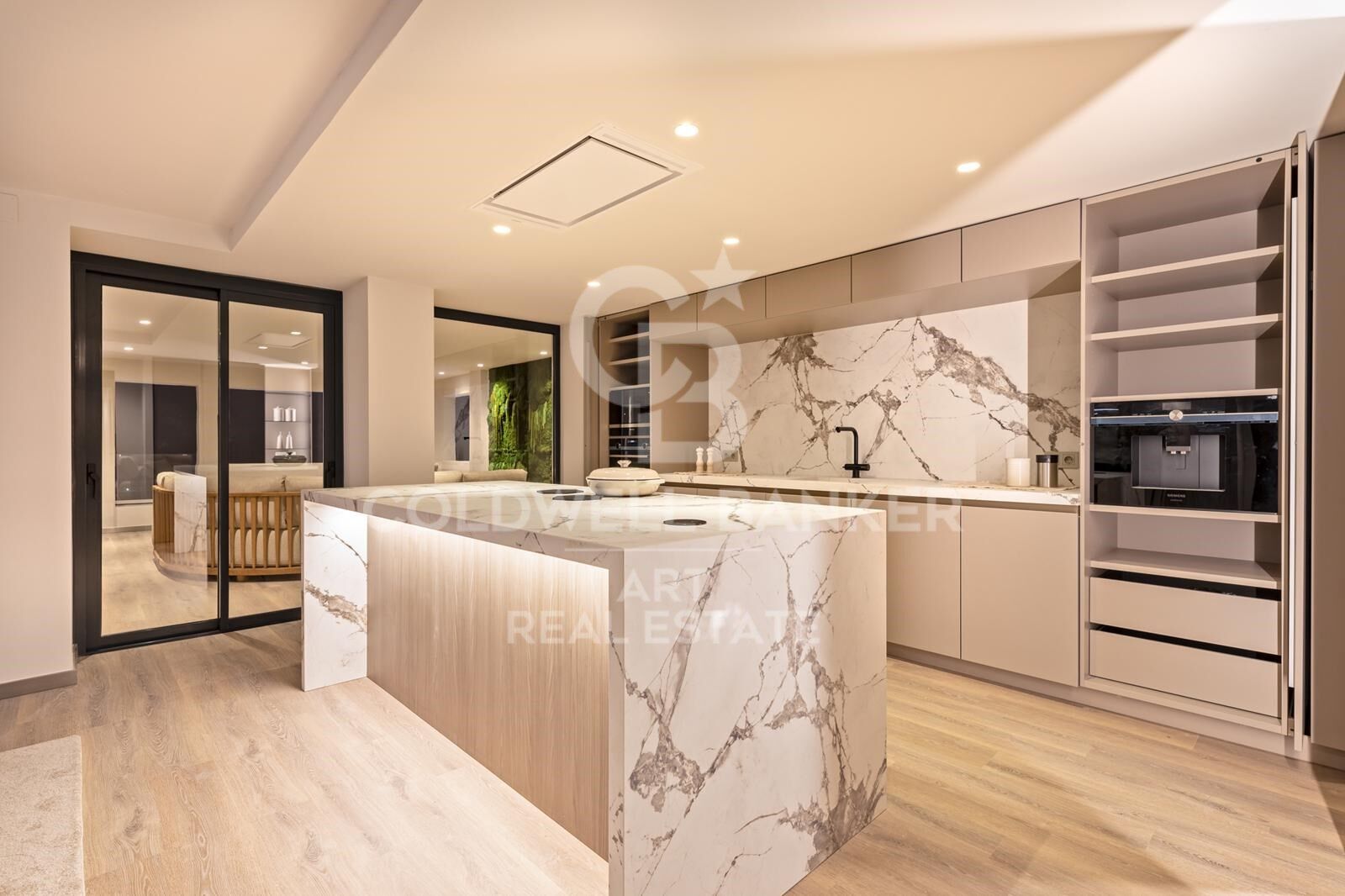 Elegante Residenz mit Blick auf den Yachthafen von Puerto Banús