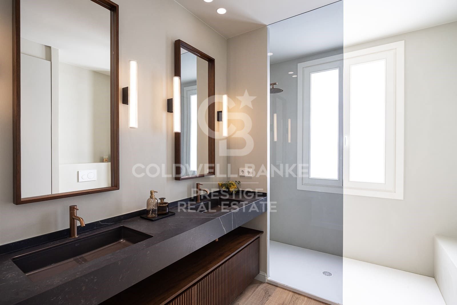 Appartement rénové avec terrasse à vendre dans le quartier de l'Eixample Derecho - Rue Pau Claris