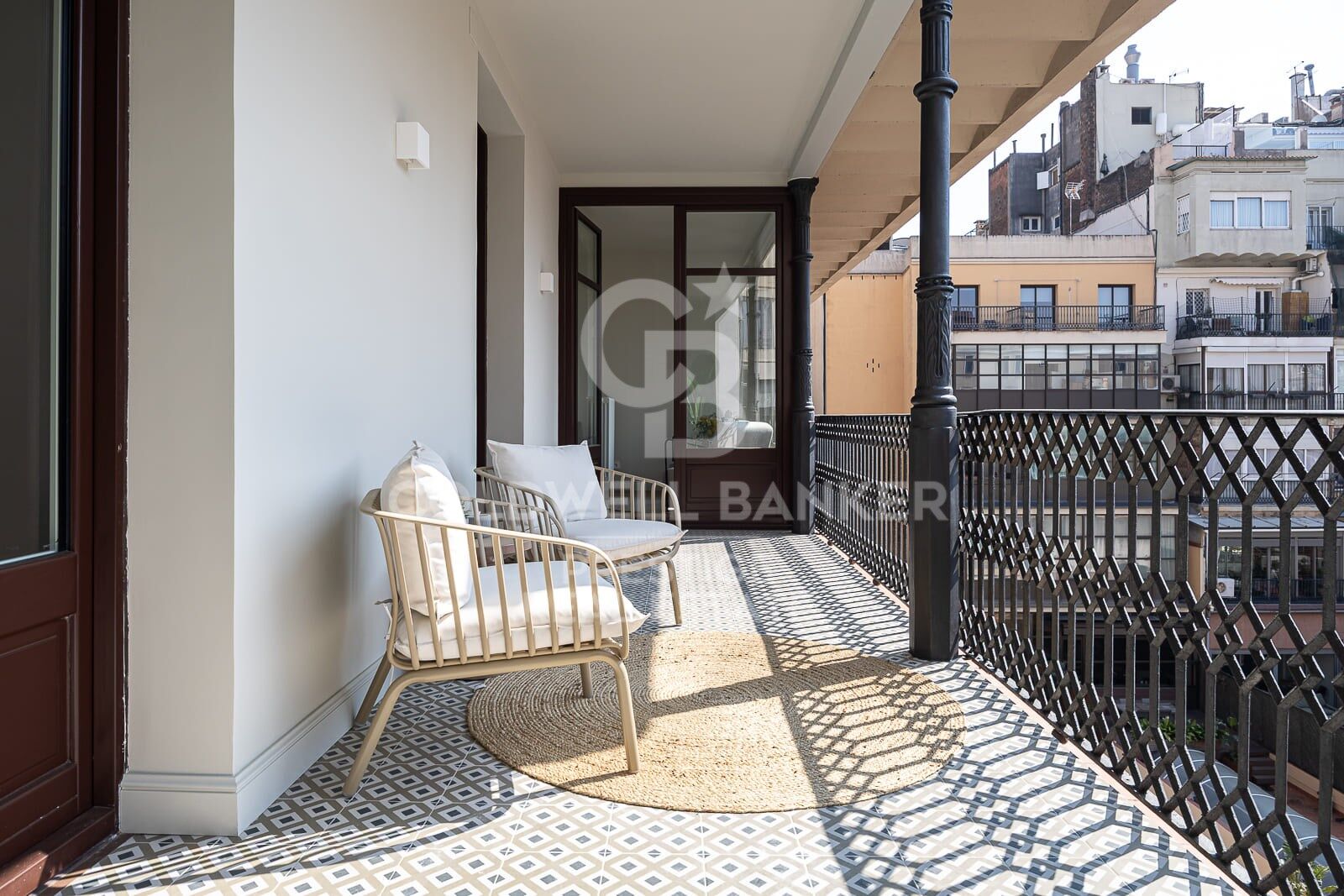 Renovated Apartment with terrace for Sale in Eixample Derecho - Pau Claris Street