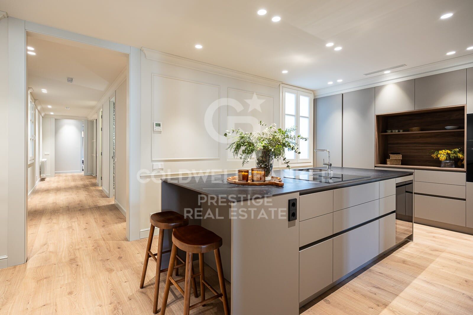 Piso reformado con terraza en venta el Eixample Derecho - Calle Pau Claris