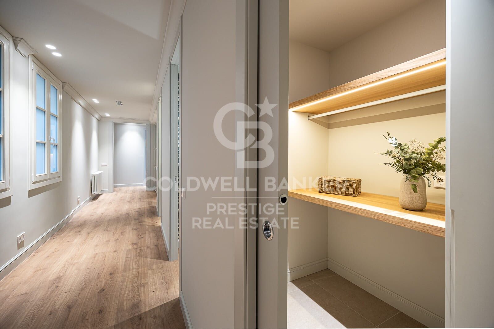 Piso reformado con terraza en venta el Eixample Derecho - Calle Pau Claris