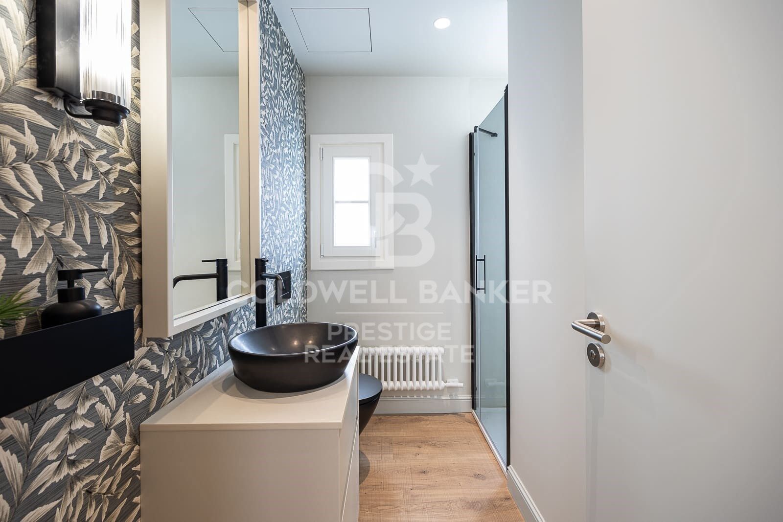Renovated Apartment with terrace for Sale in Eixample Derecho - Pau Claris Street