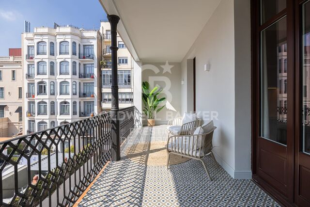 Renovated Apartment with terrace for Sale in Eixample Derecho - Pau Claris Street