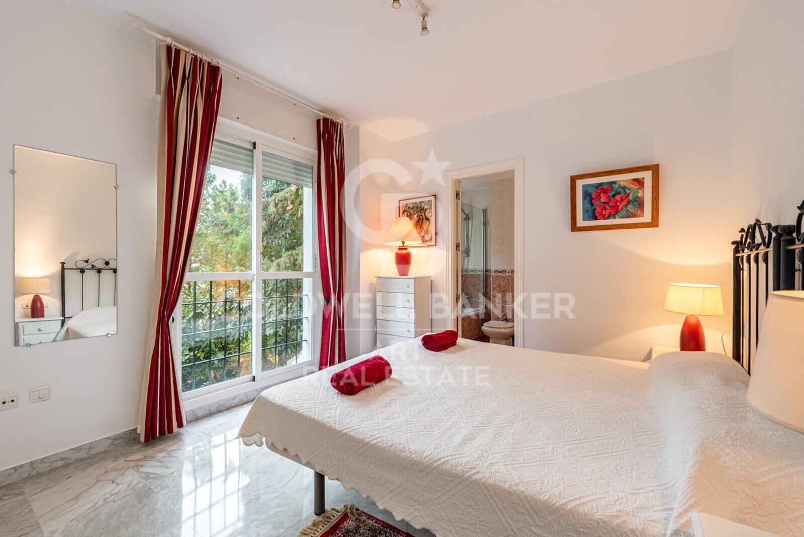 Elegant 2-Bedroom Apartment in Nueva Andalucía, Marbella