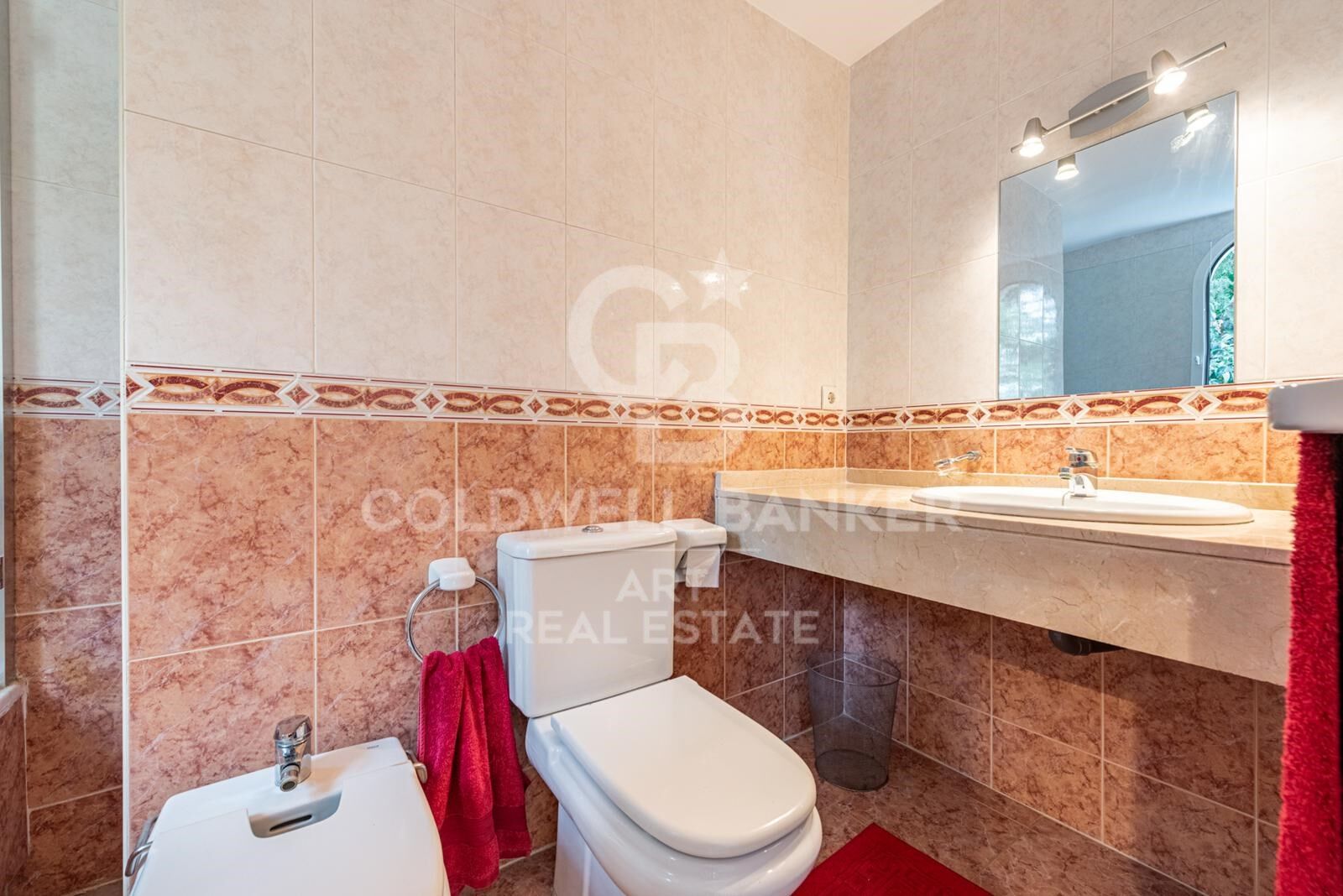 Elegant 2-Bedroom Apartment in Nueva Andalucía, Marbella