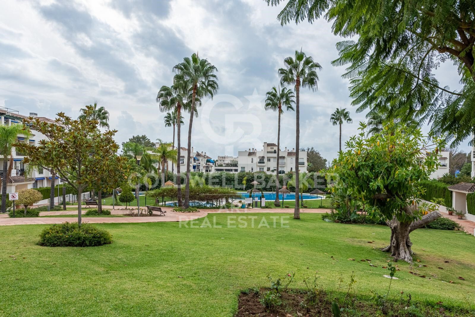 Elegant 2-Bedroom Apartment in Nueva Andalucía, Marbella