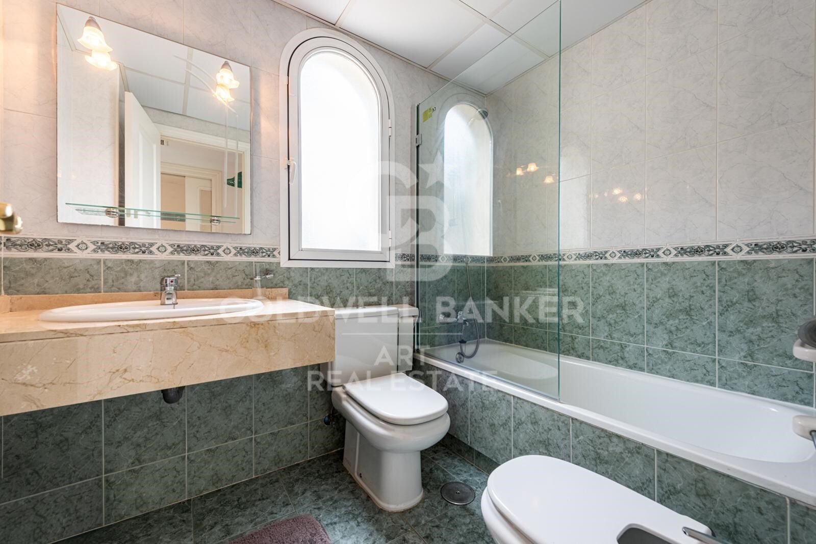 Elegant 2-Bedroom Apartment in Nueva Andalucía, Marbella