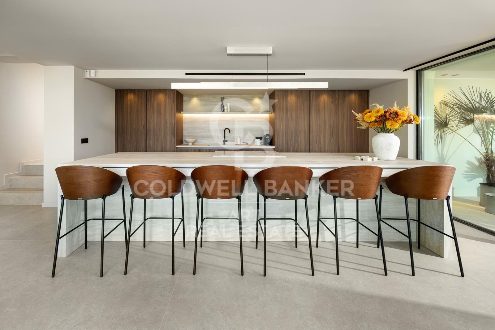 Villa de Lujo Moderna con Serenidad Tropical