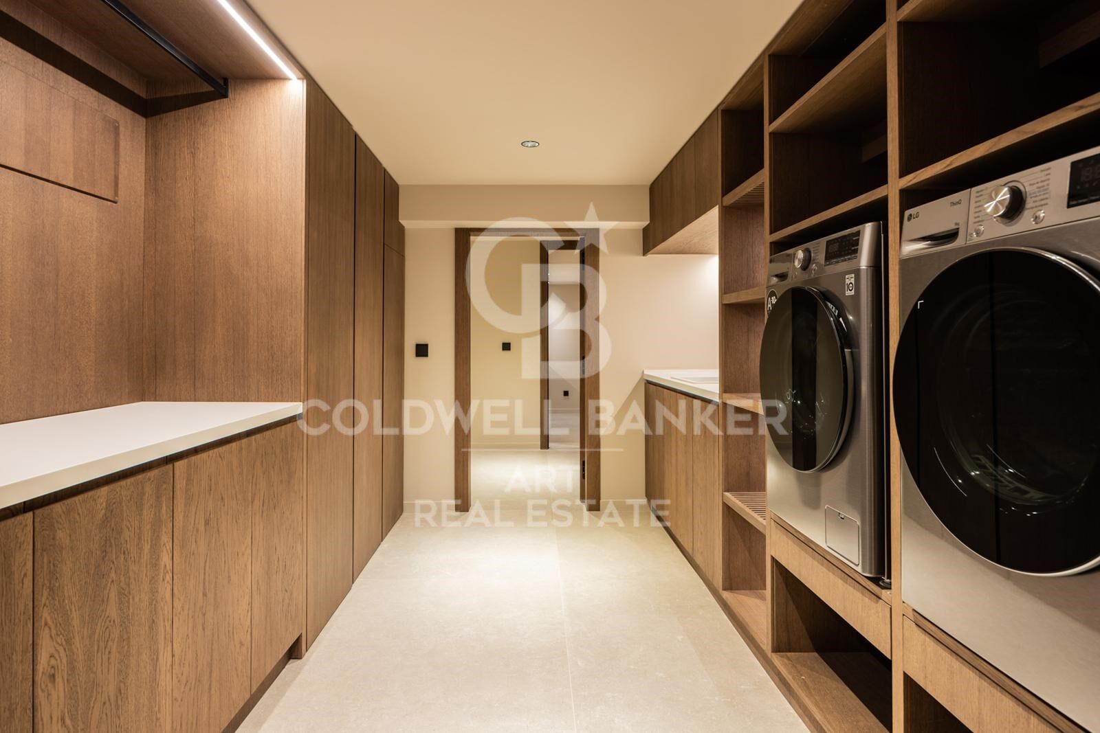 Villa de Lujo Moderna con Serenidad Tropical