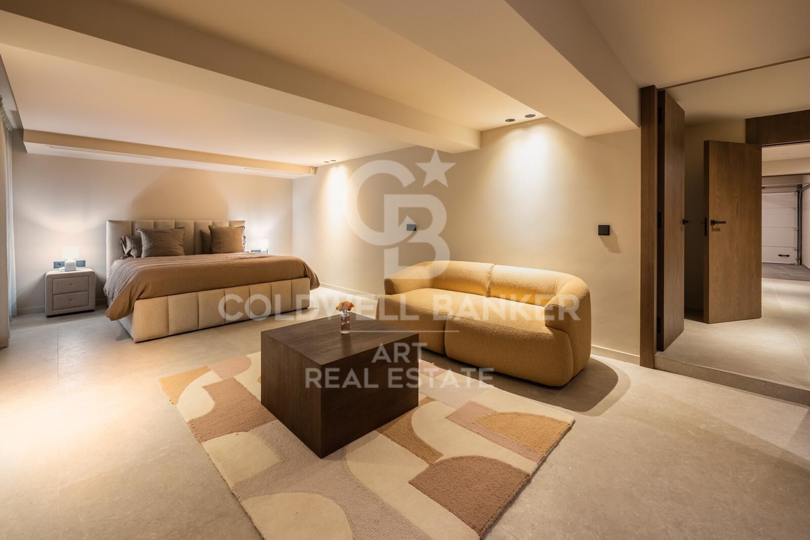 Moderne Luxusvilla mit tropischer Ruhe