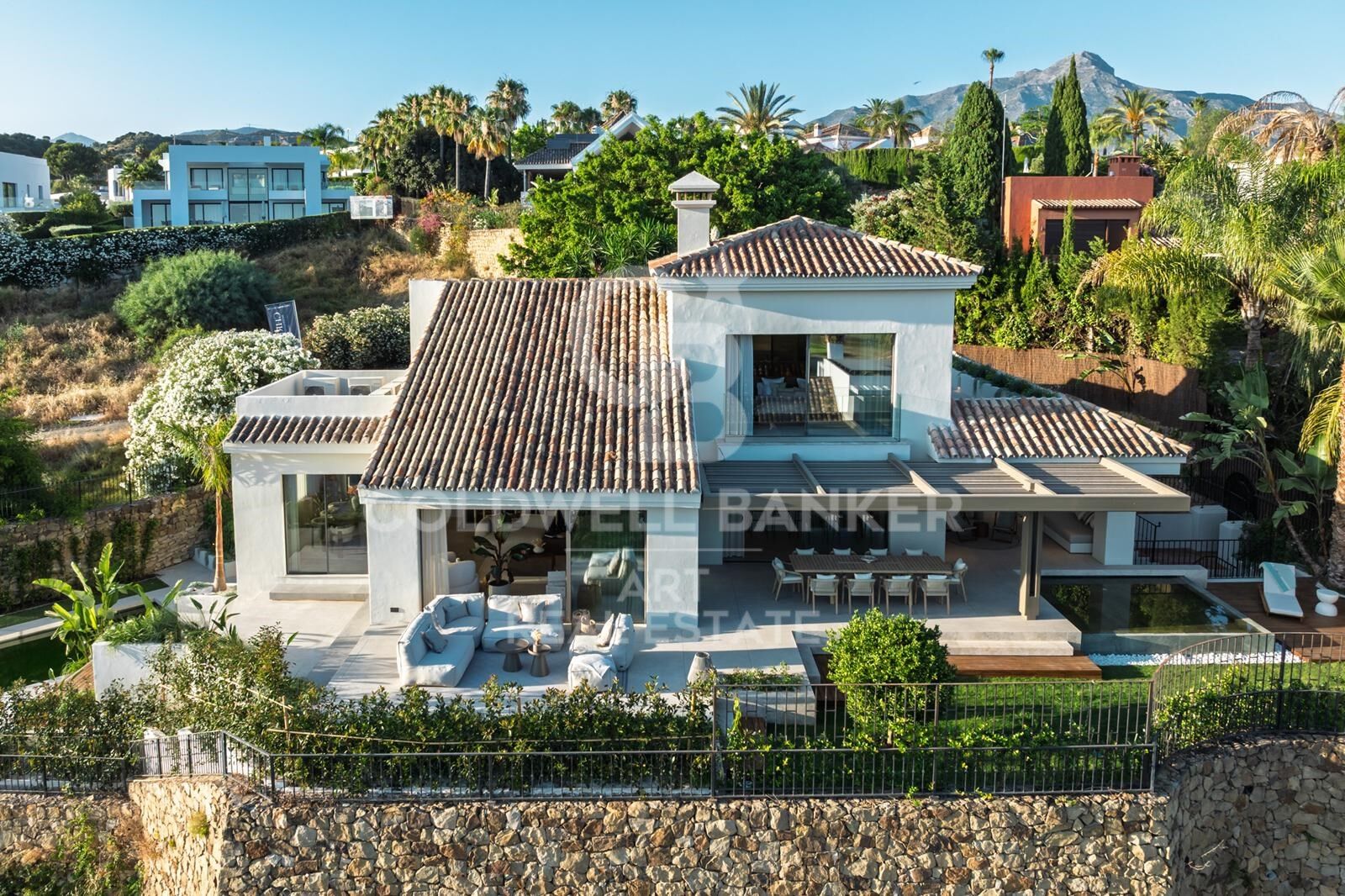 Villa de Lujo Moderna con Serenidad Tropical
